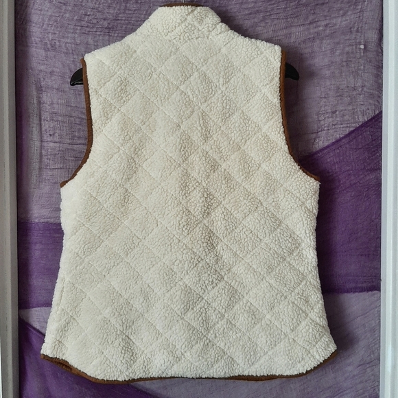 Vest - Picture 2 of 4